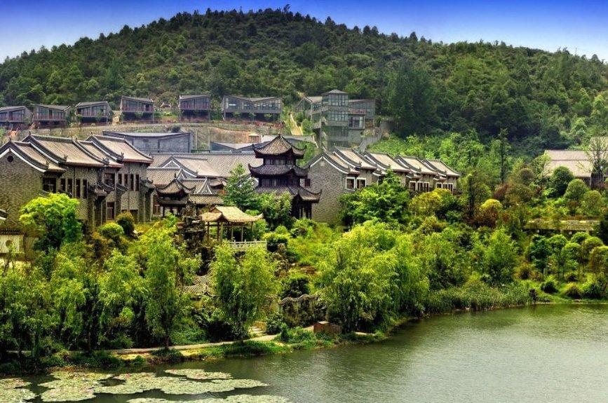 汽车仪表盘上红色的车有一个感叹号什么意思？游戏画面